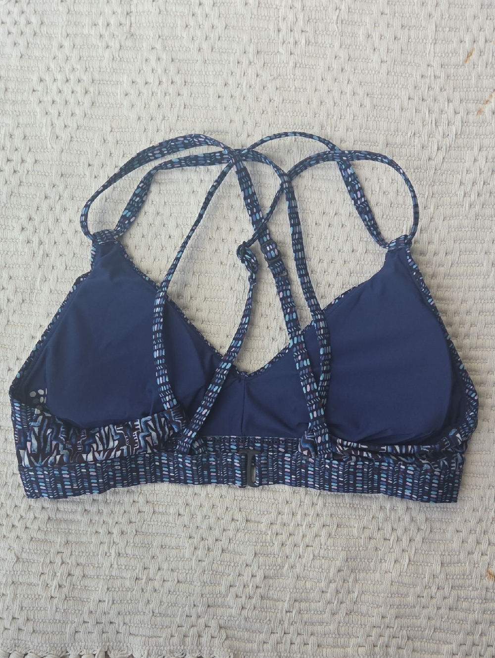 Title Nine Siren Bikini Top In Marquesas Navy & Black Print - Medium - Picture 4 of 10